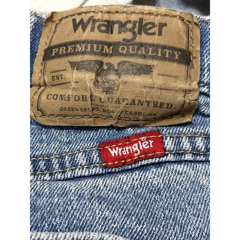 Wrangler Jeans Mens 33x30 Distressed Denim Blue Cotton Blend‎